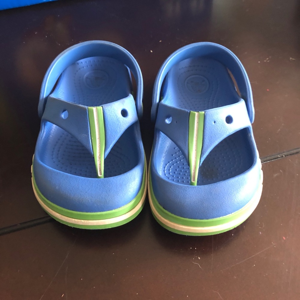 Boys size 8/9 crocs sandals